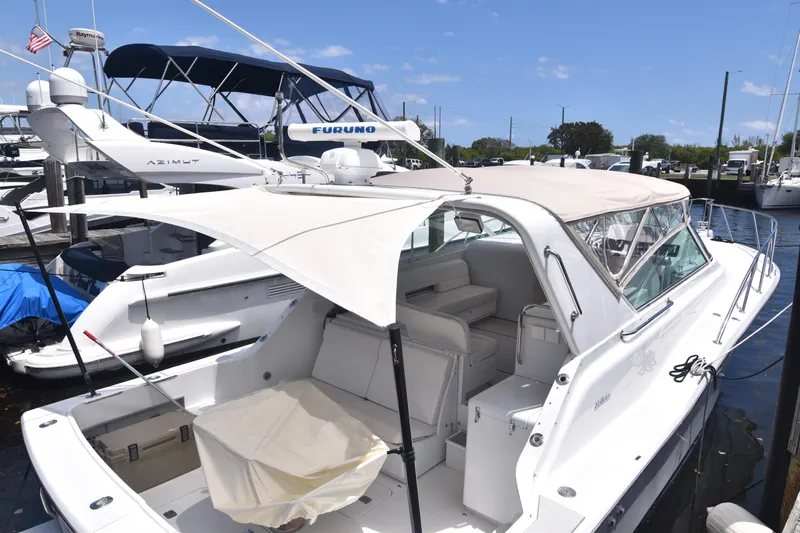 Mobile Home Yacht Photos Pics Hatteras 39 Mobile Home - Bimini Top