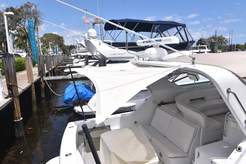 Mobile Home Yacht Photos Pics Hatteras 39 Mobile Home - Bimini Top