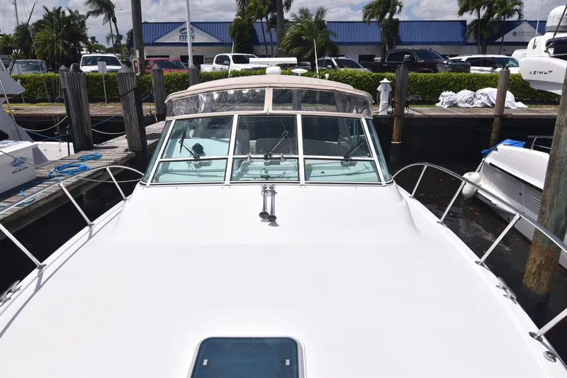 Mobile Home Yacht Photos Pics Hatteras 39 Mobile Home - Bow