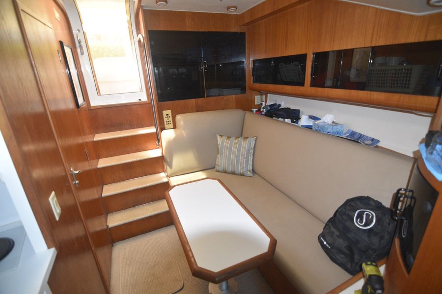 1995 Hatteras 39 Express