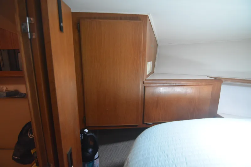 Mobile Home Yacht Photos Pics Hatteras 39 Mobile Home - Guest Cabin