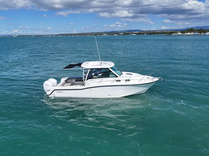  Yacht Photos Pics 2015 Boston Whaler 315 Conquest boat cruising on open water.