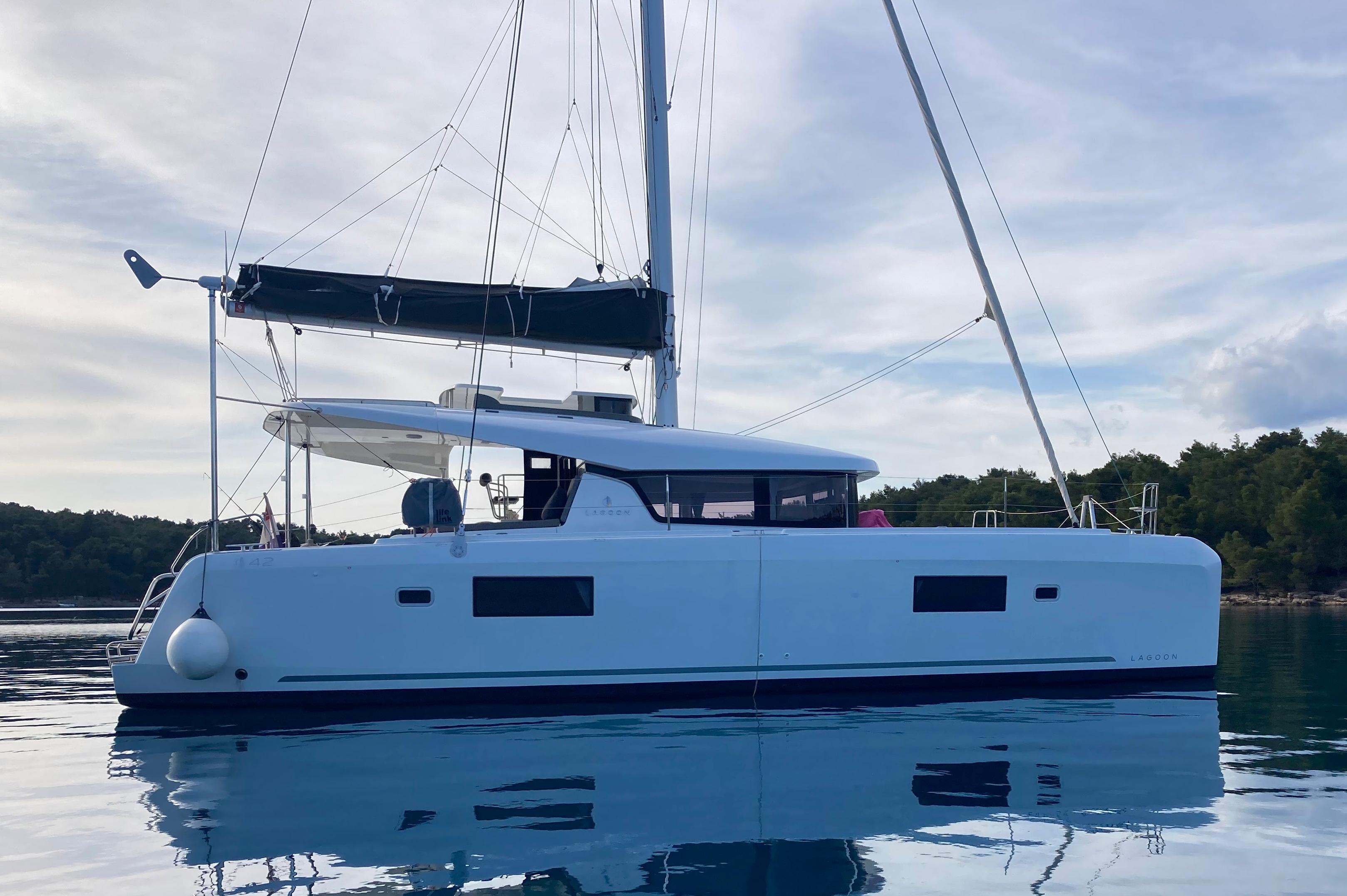 lagoon 42 catamaran 2018