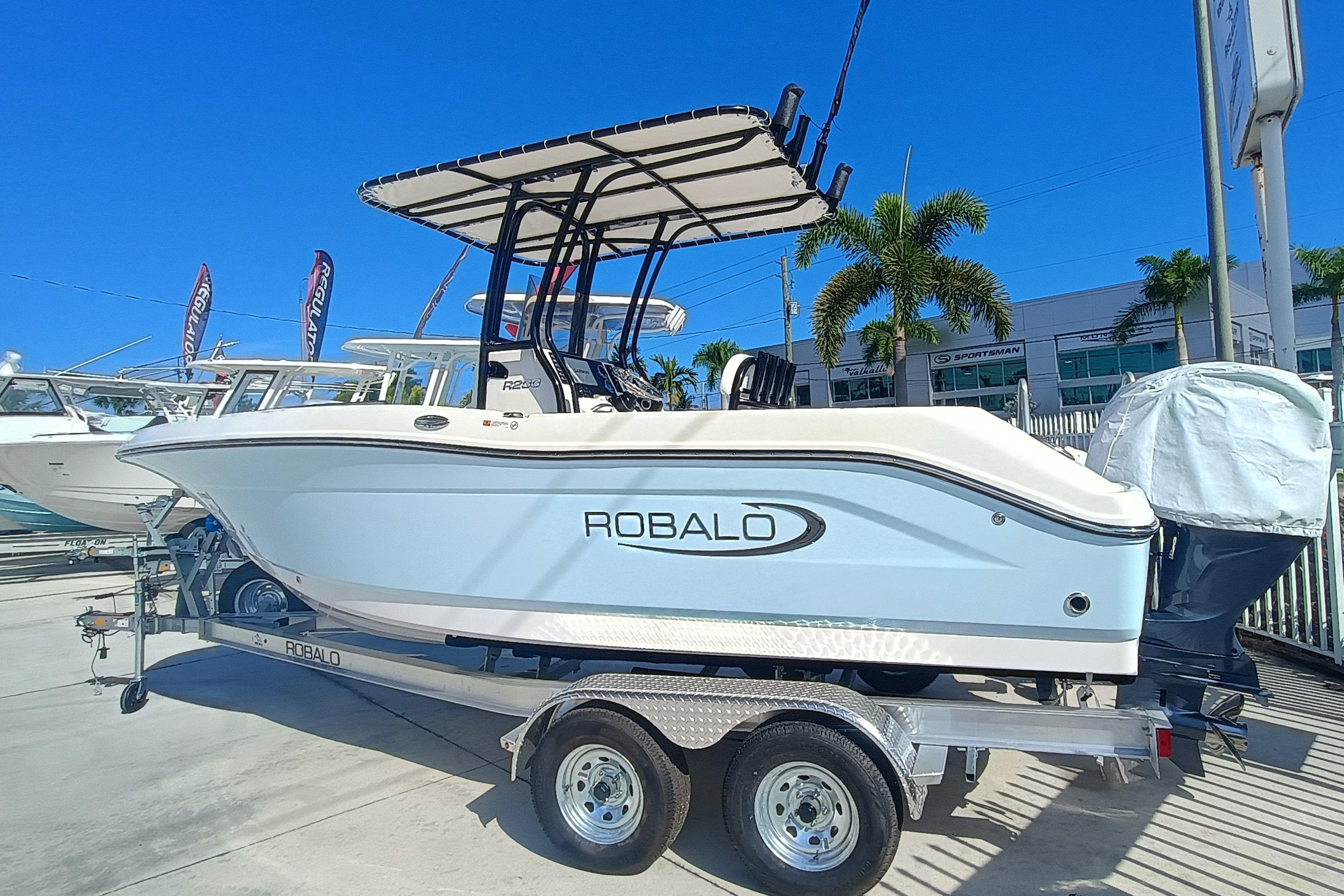 2026 Robalo R200 Center Console - Image 2