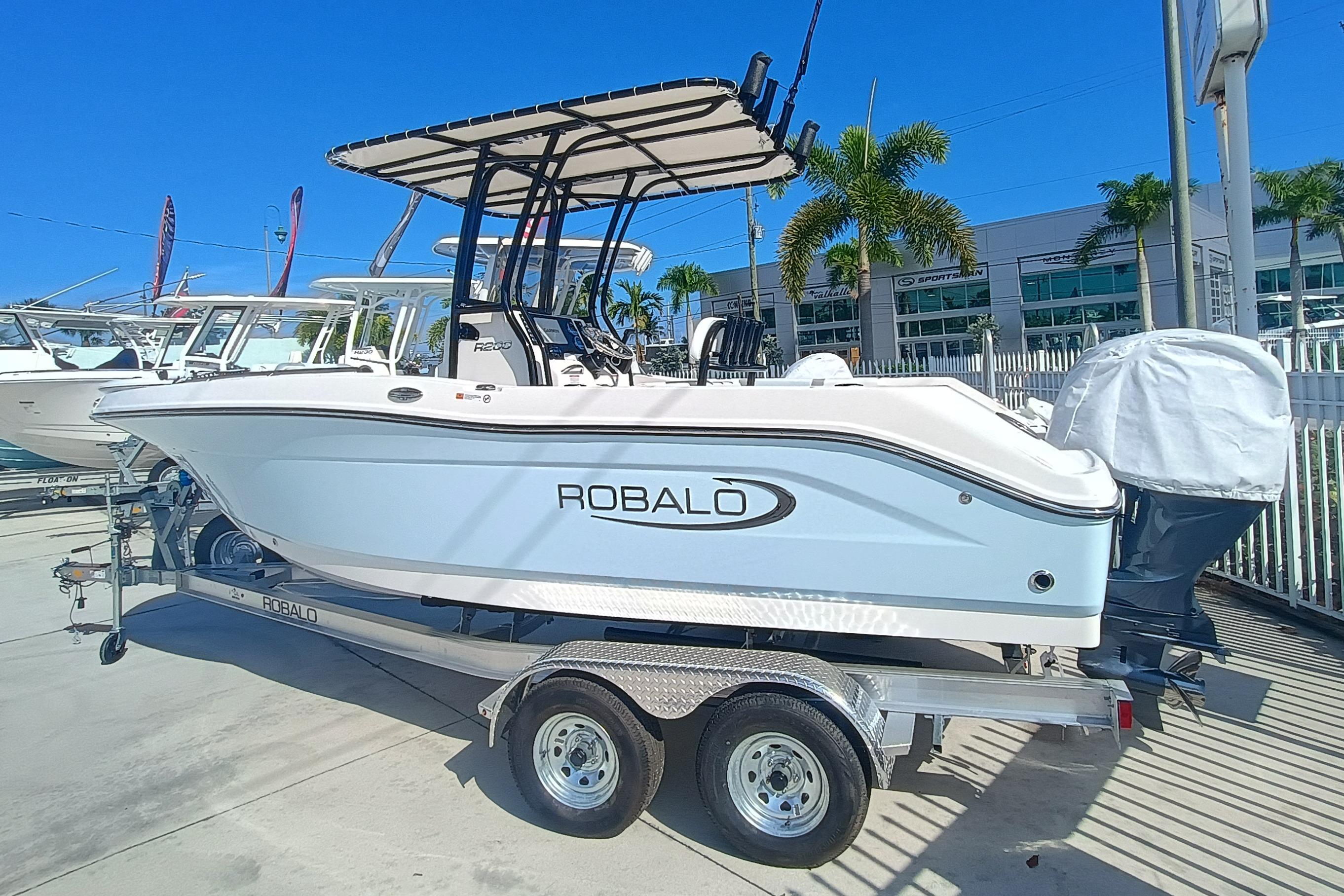2026 Robalo R200 Center Console - Image 3