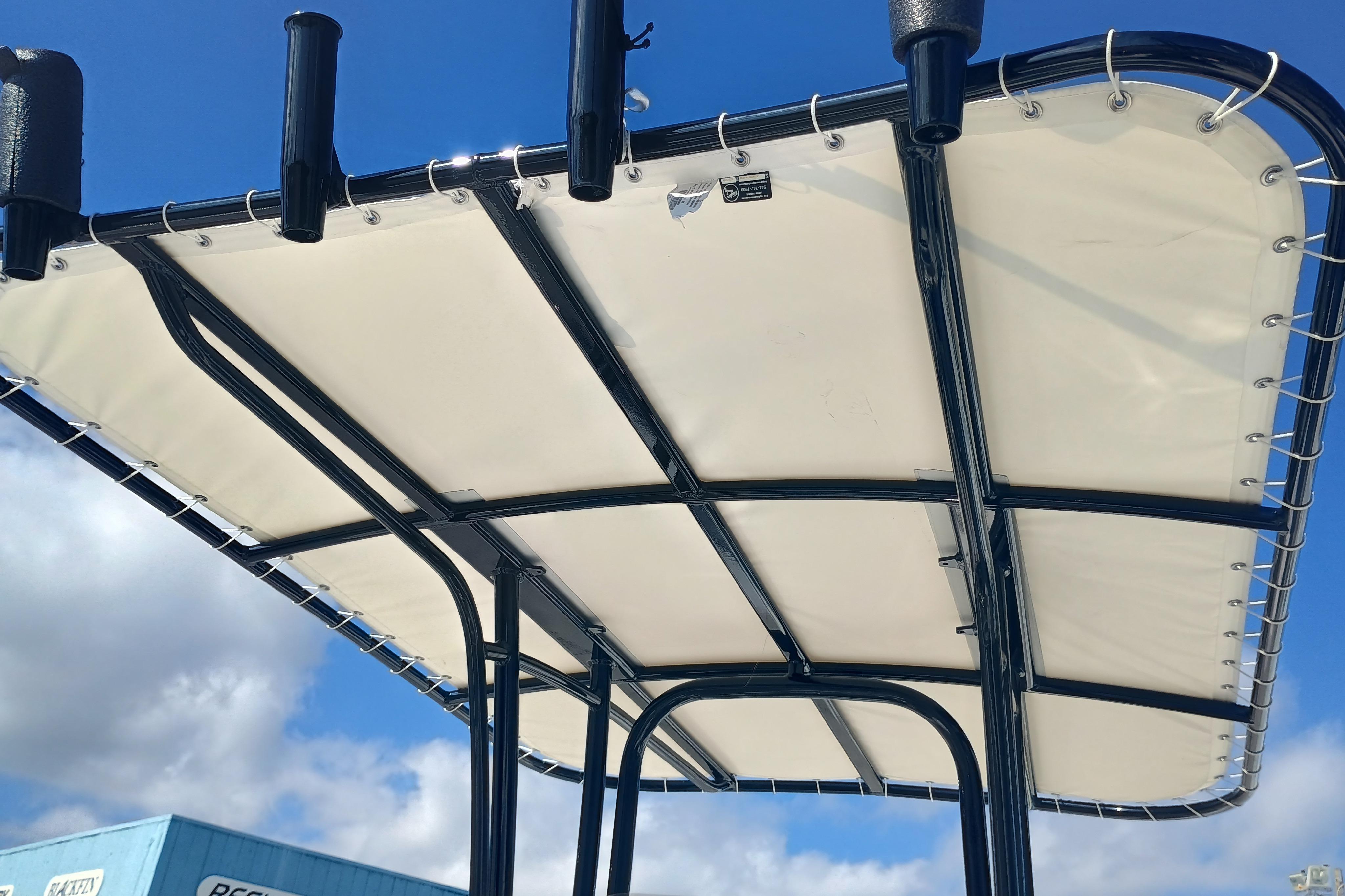 2026 Robalo R200 Center Console - Image 11