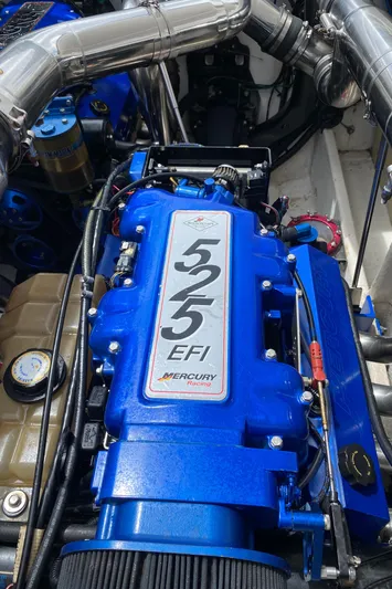 Wheeler Dealer Yacht Photos Pics 2006 Fountain 42 Executioner engine, featuring a blue Mercury 525 EFI motor.