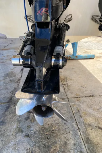 Wheeler Dealer Yacht Photos Pics Close-up of a 2006 Fountain 42 Executioner boat propeller and drive system.