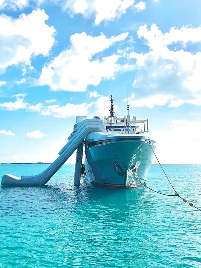 Oculus Yacht Photos Pics 