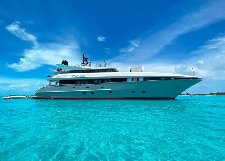 Oculus Yacht Photos Pics 