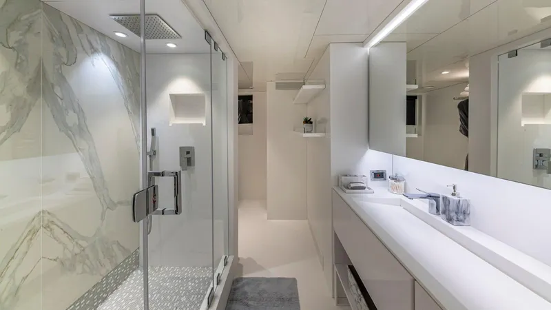 Oculus Yacht Photos Pics 