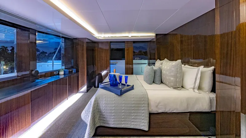 Oculus Yacht Photos Pics 