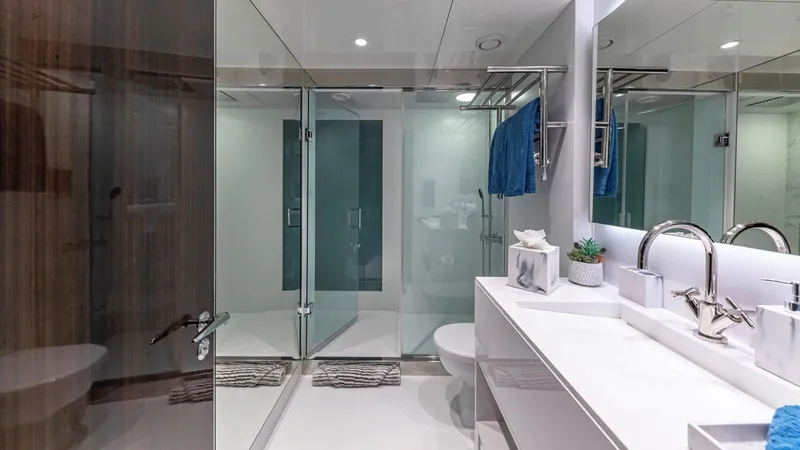 Oculus Yacht Photos Pics 