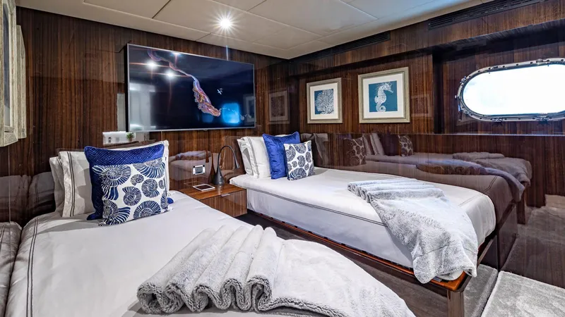 Oculus Yacht Photos Pics 