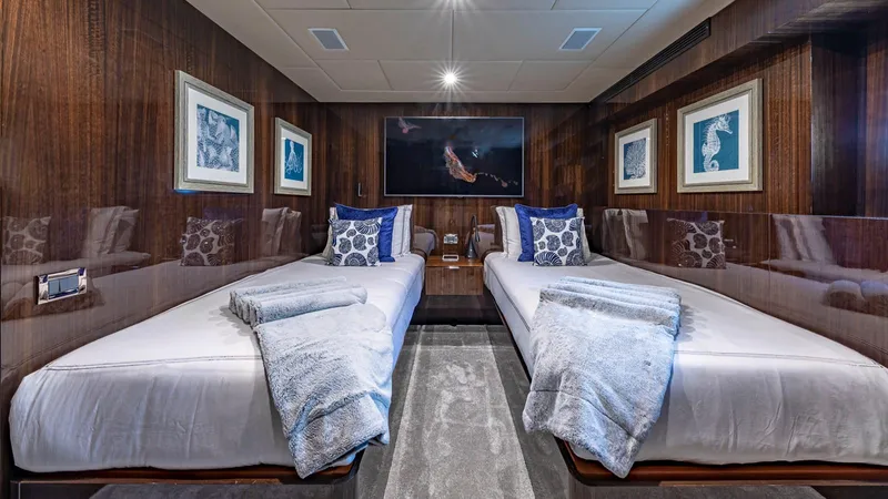 Oculus Yacht Photos Pics 