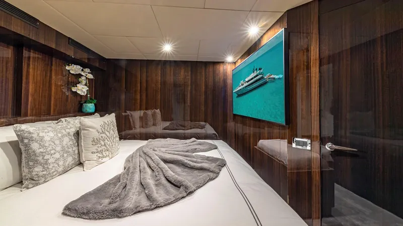 Oculus Yacht Photos Pics 