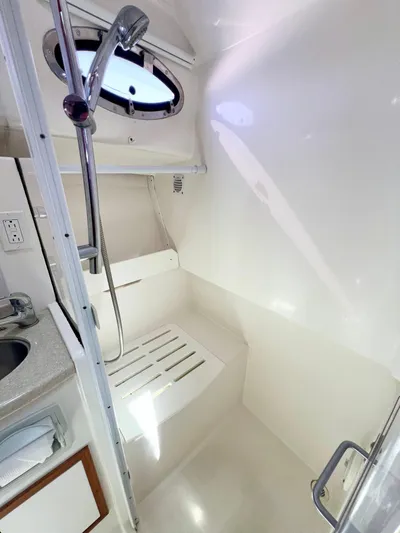 Traveller Yacht Photos Pics 2016 Back Cove 34 yacht bathroom with shower and sink.