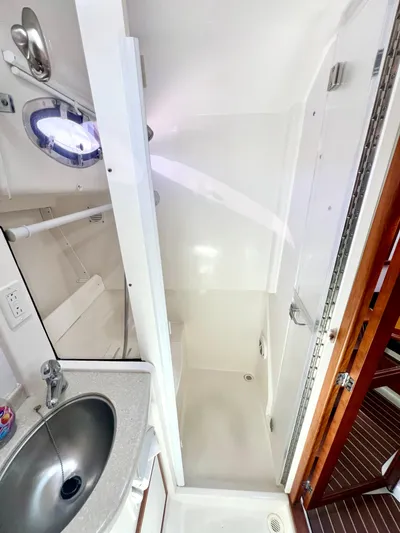 Traveller Yacht Photos Pics 2016 Back Cove 34 yacht bathroom with sink and shower.