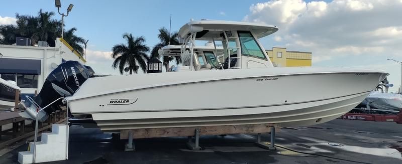 2017 Boston Whaler 350 Outrage