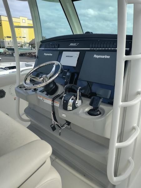 2017 Boston Whaler 350 Outrage