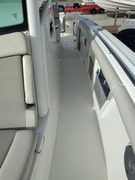 2017 Boston Whaler 350 Outrage