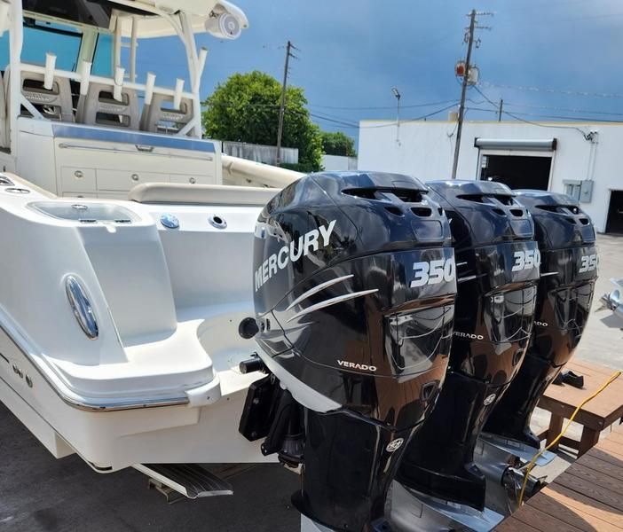 2017 Boston Whaler 350 Outrage