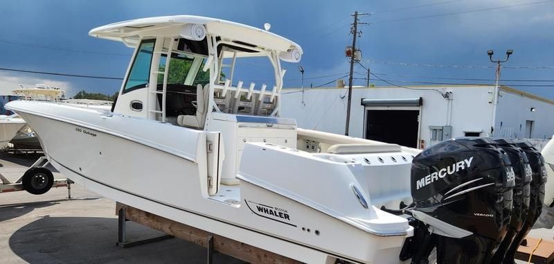 2017 Boston Whaler 350 Outrage