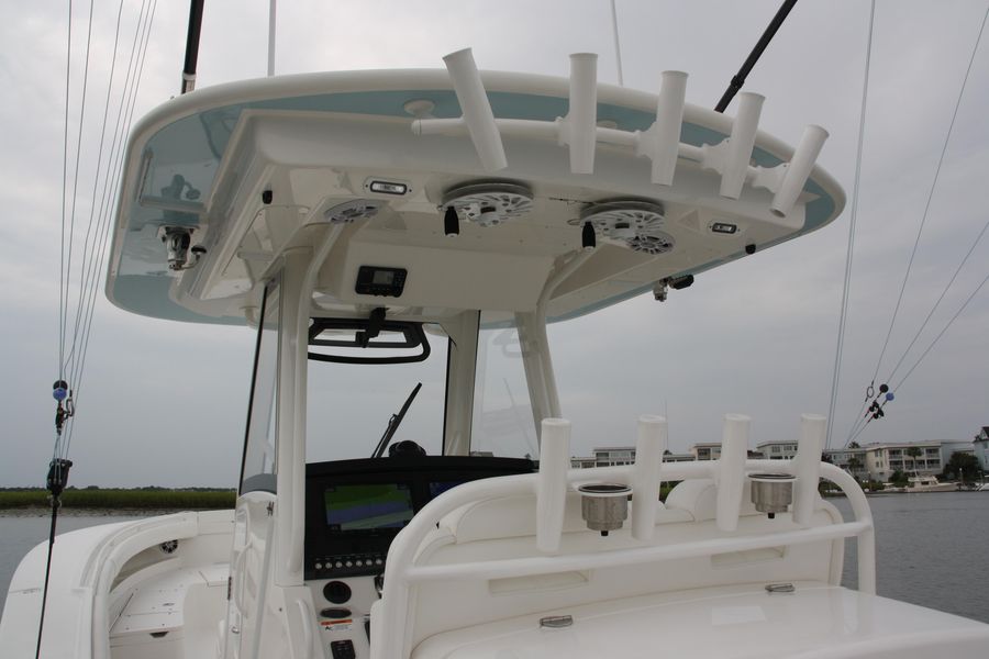 2022 Regulator 34 Center Console