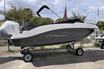 2023 Sea Ray 230 Sun Sport