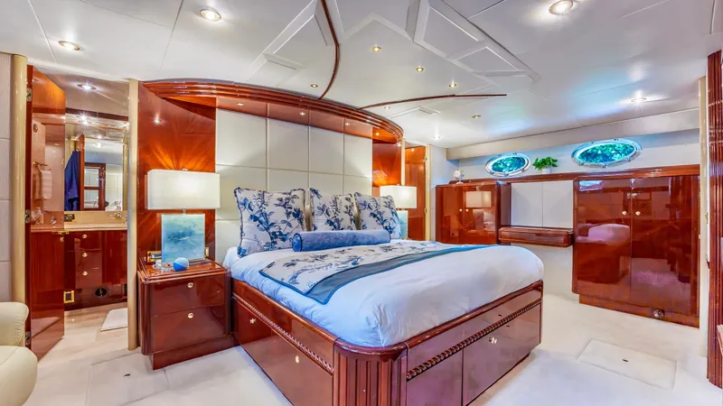 Tryst Yacht Photos Pics 