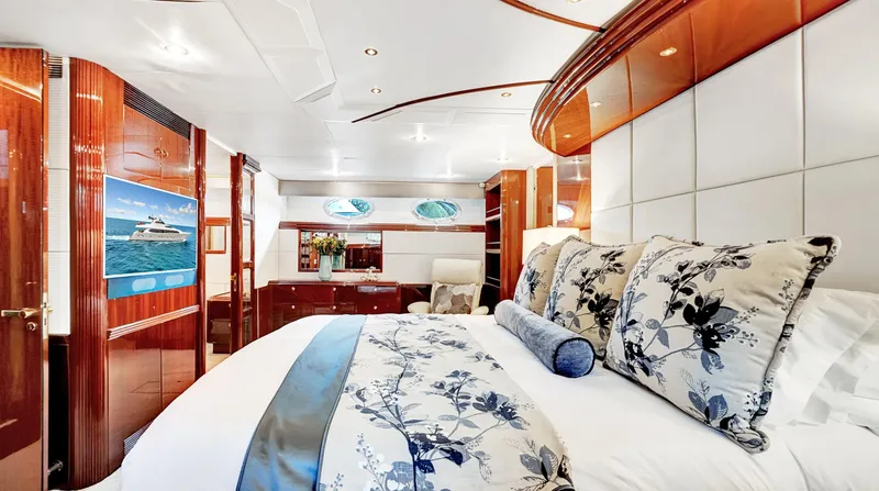 Tryst Yacht Photos Pics 