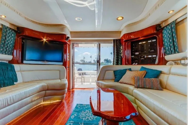 Vtl Yacht Photos Pics Luxurious interior of 2002 Sea Ray 550 Sedan Bridge yacht with plush seating and elegant decor.