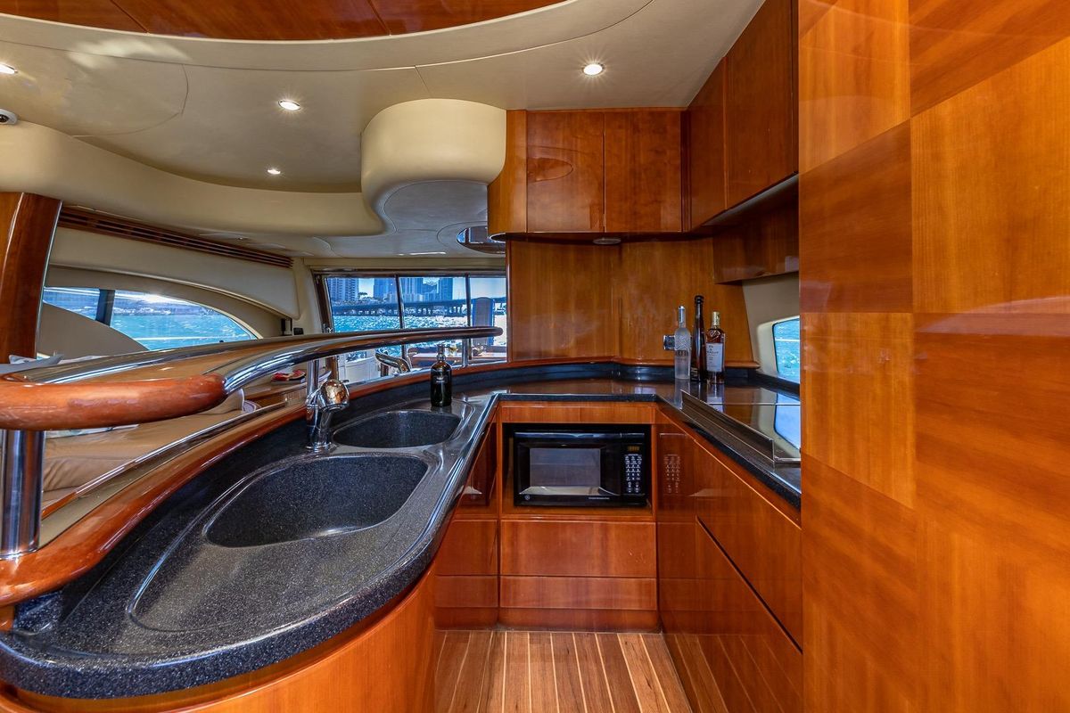 2007 Azimut 62 