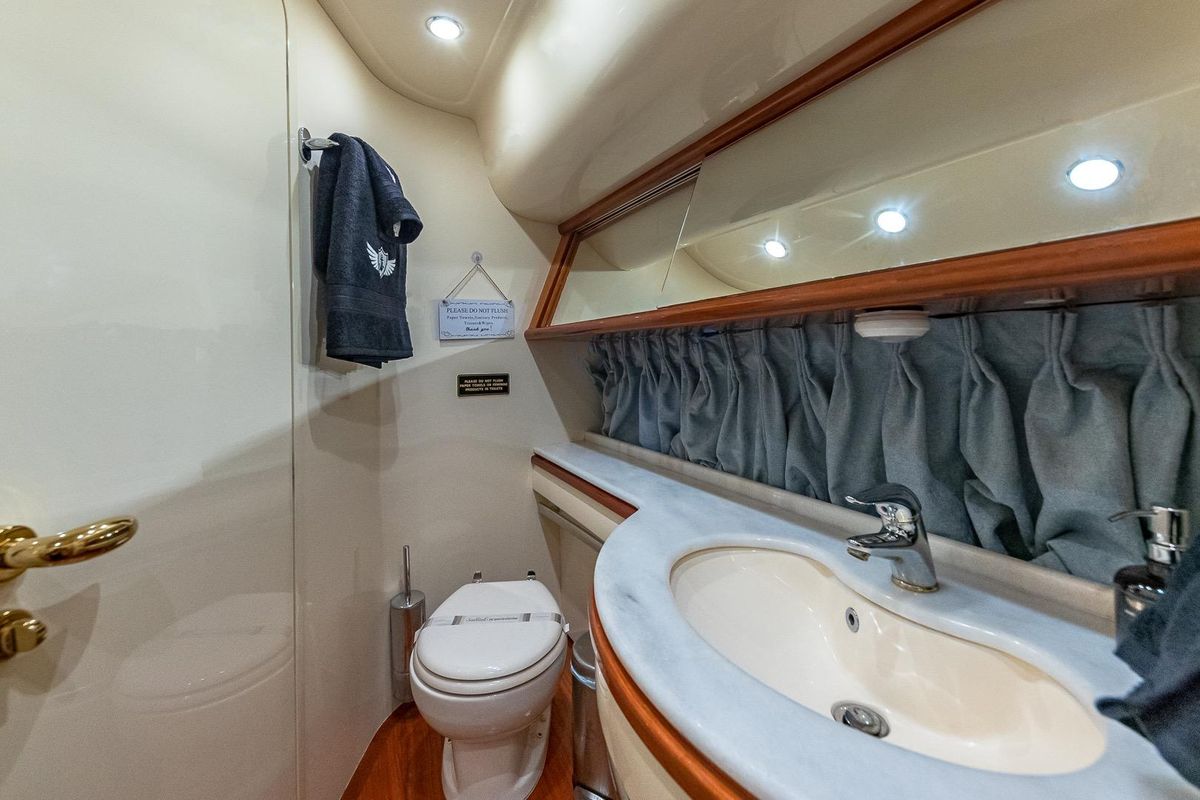2007 Azimut 62 