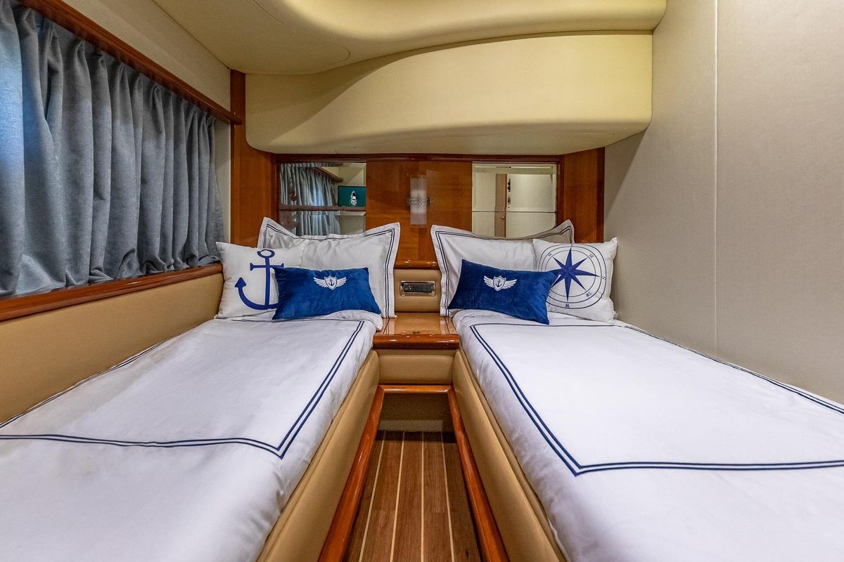 2007 Azimut 62 