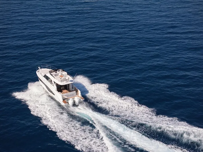 Beneteau Anteras 12 Yacht Photos Pics Beneteau Anteras 12