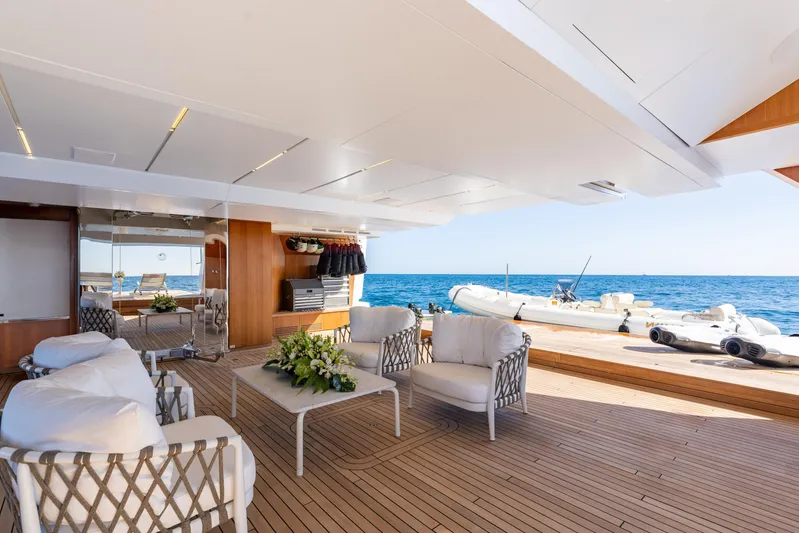 Neverland II Yacht Photos Pics Luxurious 2020 Sanlorenzo 44 Alloy yacht deck with elegant seating and ocean view.