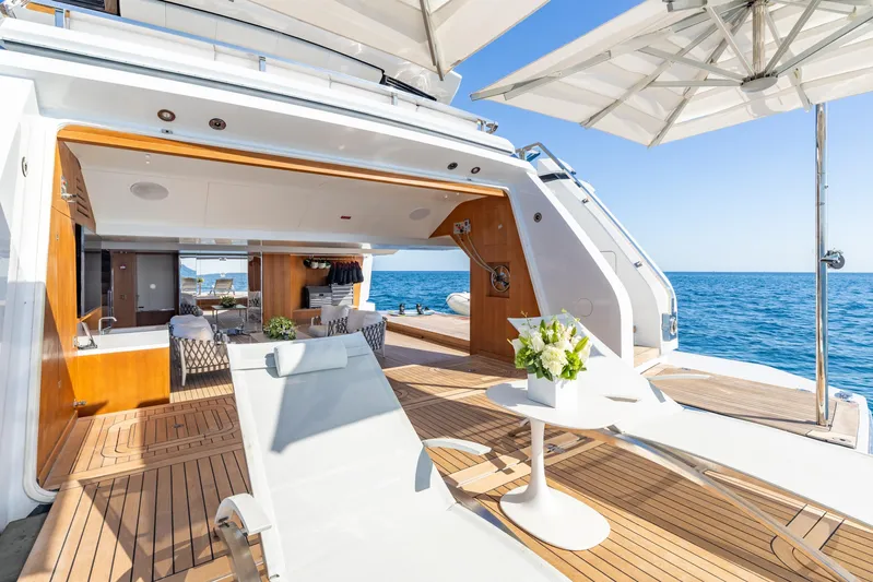 Neverland II Yacht Photos Pics Luxurious 2020 Sanlorenzo 44 Alloy yacht deck with elegant seating and ocean view.