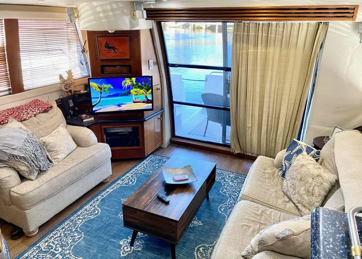  Yacht Photos Pics Main salon