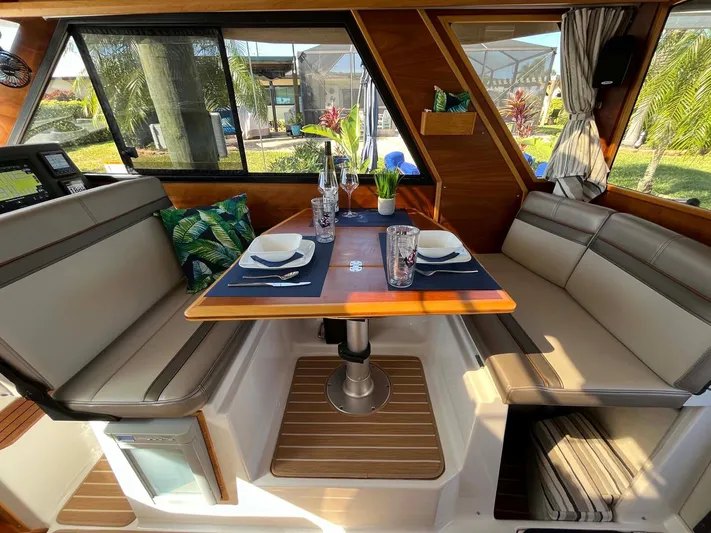 A'wa Yacht Photos Pics Dinette