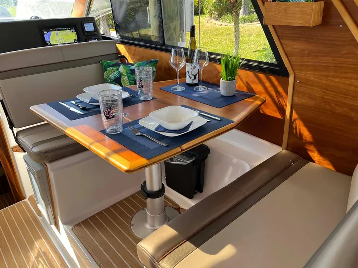 A'wa Yacht Photos Pics Dinette
