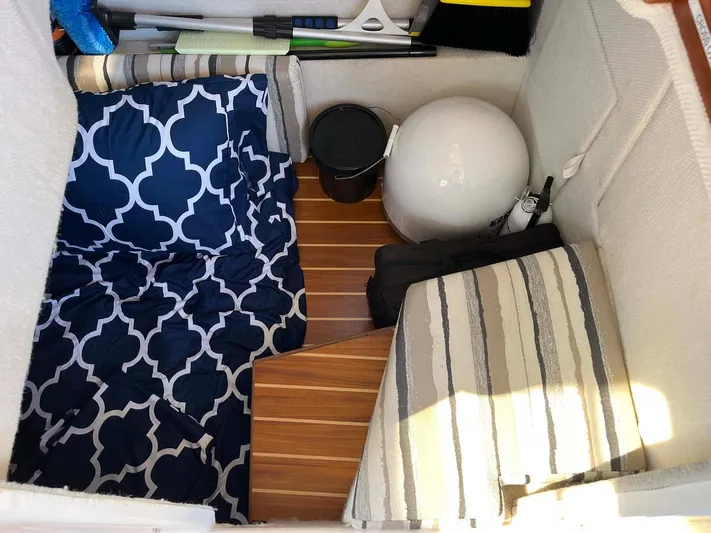 A'wa Yacht Photos Pics Mid Cabin