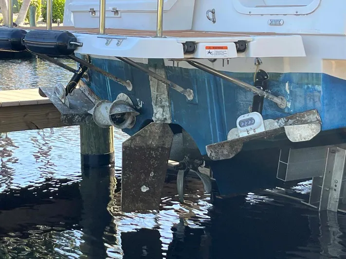 A'wa Yacht Photos Pics Hull and Rudder