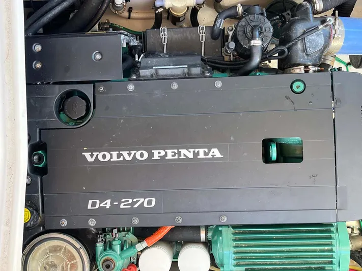 A'wa Yacht Photos Pics D4 Volvo 270