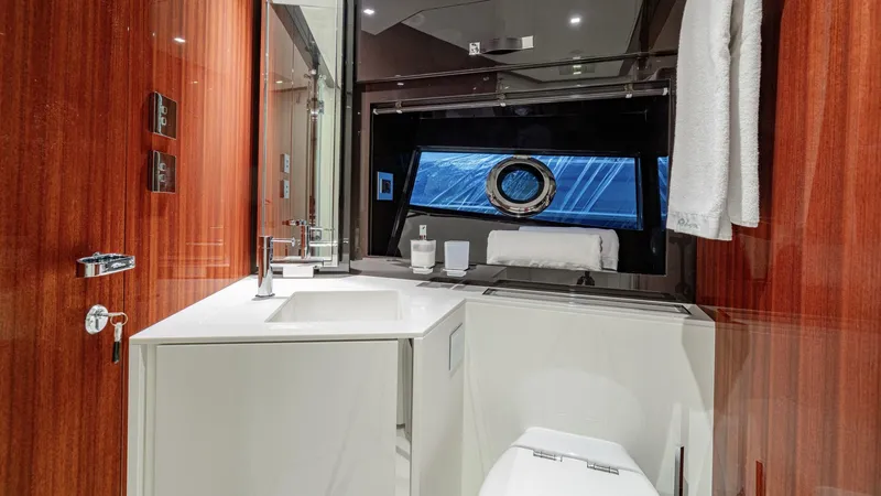  Yacht Photos Pics GS309441.jpg