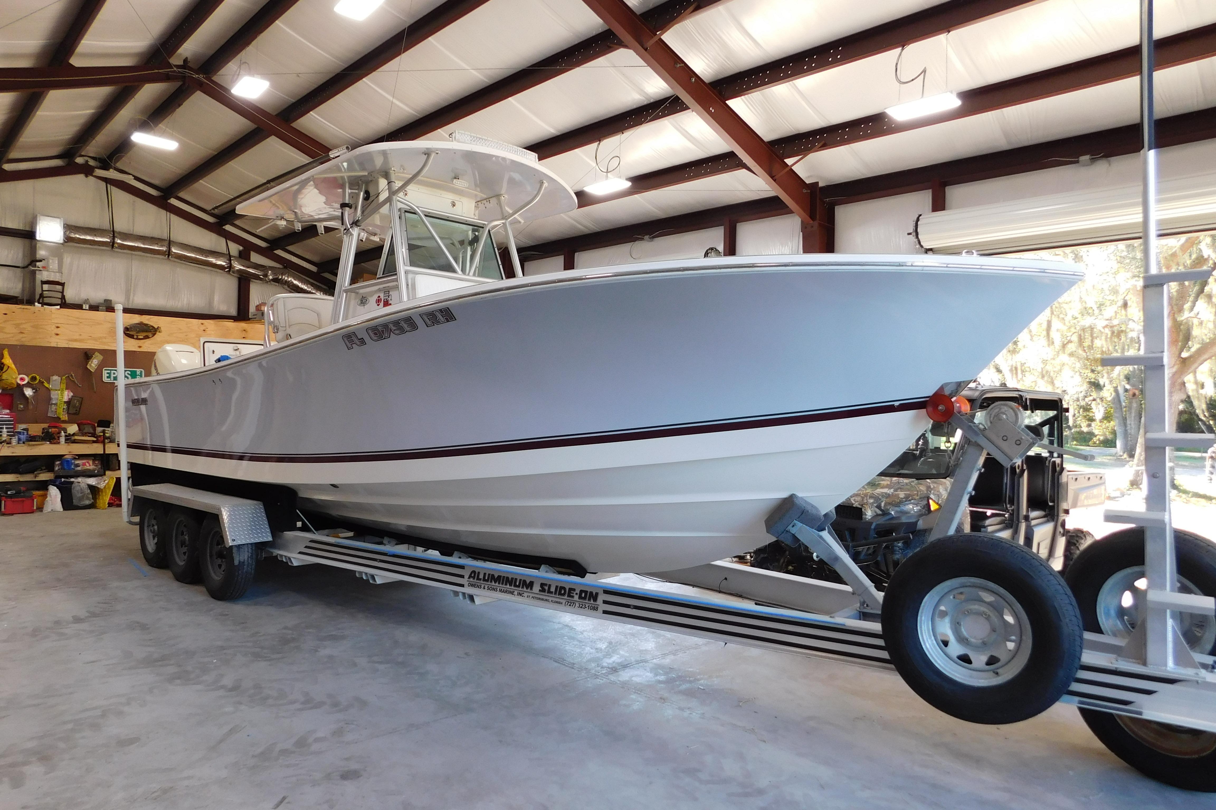 Regulator 32 Center Console