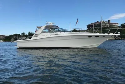 Sea Ray 370 Express Cruiser