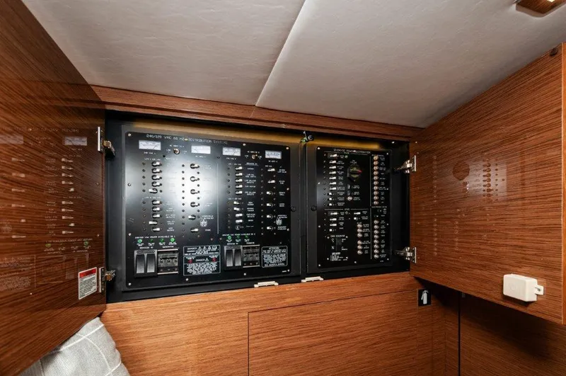 Harper Bell Yacht Photos Pics 2020 Cruisers Yachts- HARPER BELL- Breakers