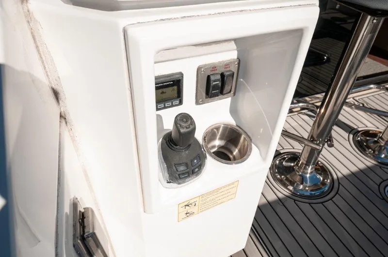 Harper Bell Yacht Photos Pics 2020 Cruisers Yachts- HARPER BELL- Cockpit Controls