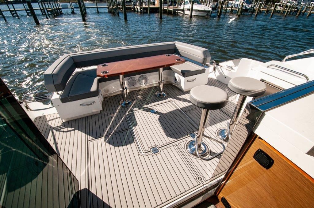 2020 Cruisers Yachts 59 